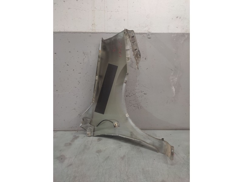 Recambio de aleta delantera izquierda para kia carens 2.0 crdi ex monovolumen referencia OEM IAM   