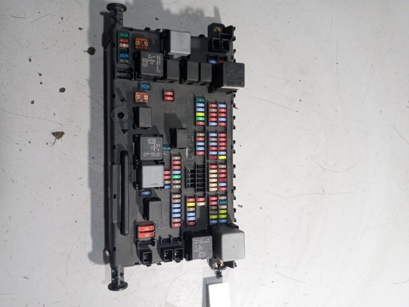 Recambio de caja reles / fusibles para daf serie xf106.xxx referencia OEM IAM 1913235  