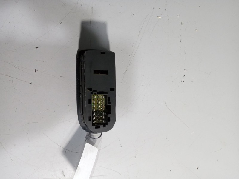 Recambio de mando elevalunas delantero izquierdo para daf serie xf106.xxx referencia OEM IAM 1895436  