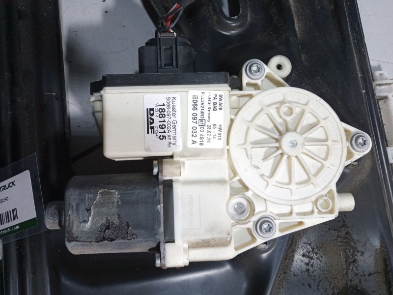 Recambio de elevalunas delantero derecho para daf serie xf106.xxx referencia OEM IAM   