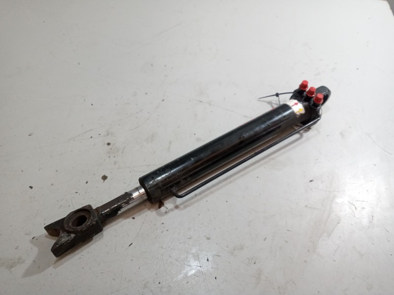 Recambio de brazo elevacion cabina para renault magnum ab 2005 referencia OEM IAM 5010629108  