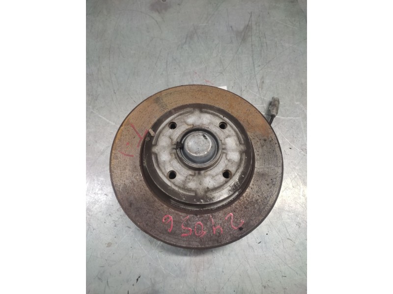 Recambio de buje trasero izquierdo para peugeot 3008 i monospace (0u_) 1.6 hdi referencia OEM IAM   