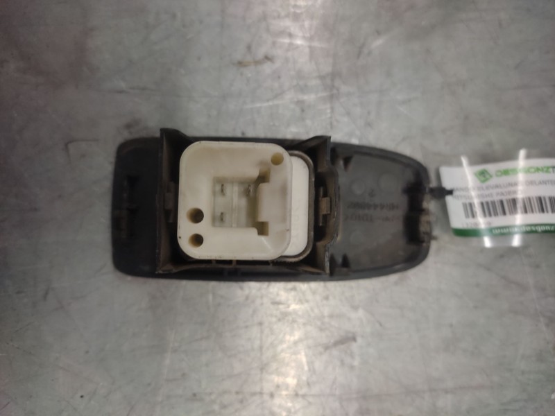 Recambio de mando elevalunas delantero derecho para mitsubishi pajero -- referencia OEM IAM MR445659  