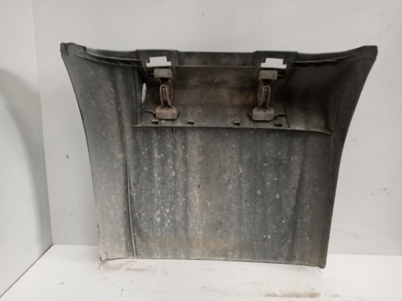 Recambio de guardabarros trasero derecho para daf serie xf106.xxx referencia OEM IAM   DELANTERO