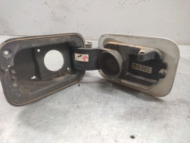 Recambio de tapa exterior combustible para renault scenic ii 1.5 dci diesel referencia OEM IAM   