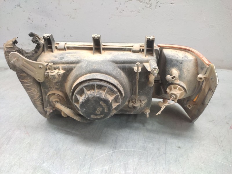 Recambio de faro derecho para ssangyong family 2.5 d referencia OEM IAM   