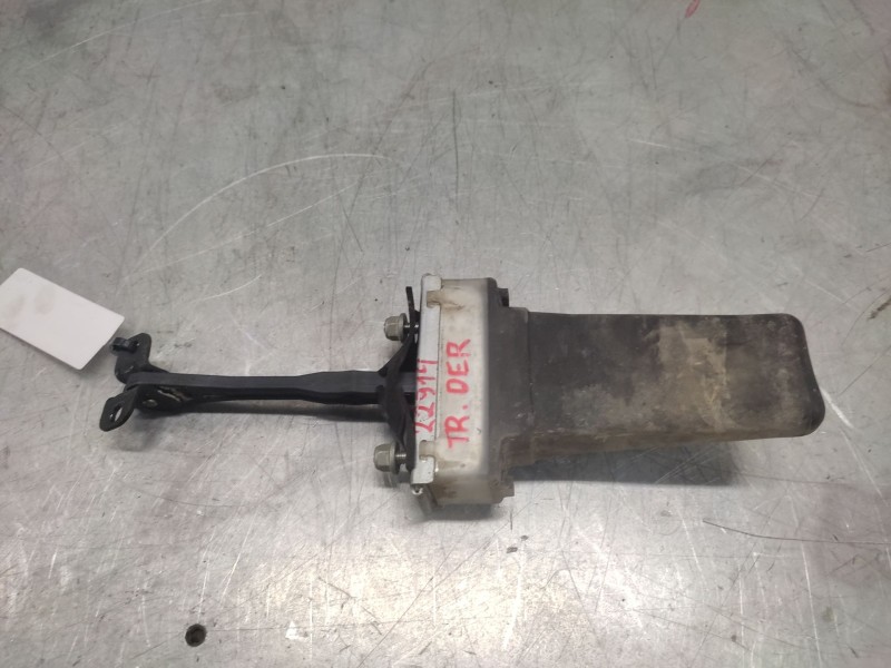 Recambio de retenedor puerta para land rover discovery v6 td se referencia OEM IAM TRASERODERECHO  