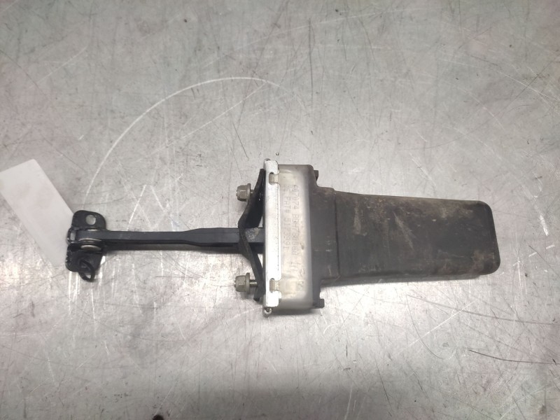 Recambio de retenedor puerta para land rover discovery v6 td se referencia OEM IAM TRASERODERECHO  