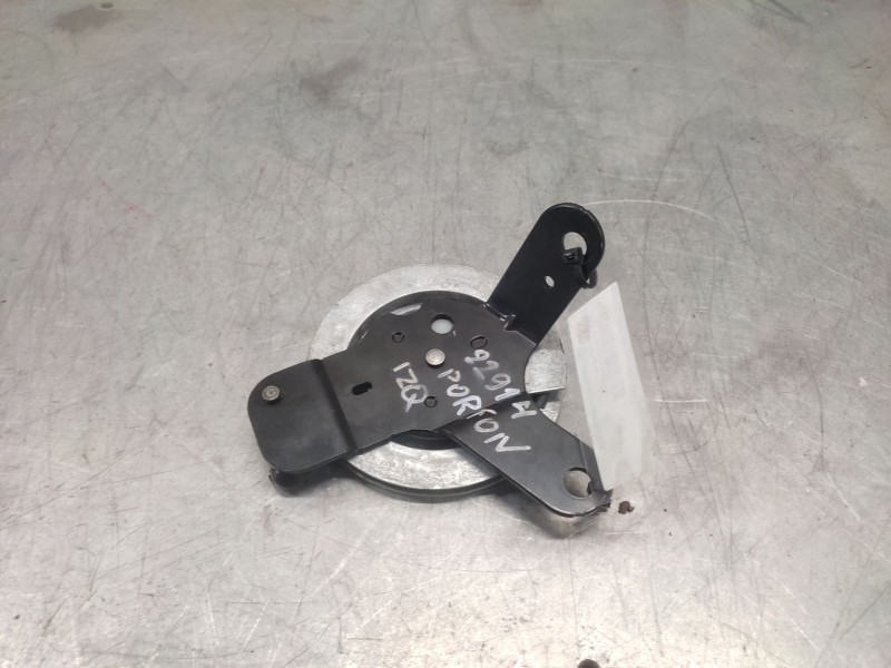 Recambio de retenedor puerta para land rover discovery v6 td se referencia OEM IAM TAPAMALETEROIZQUIERDO  