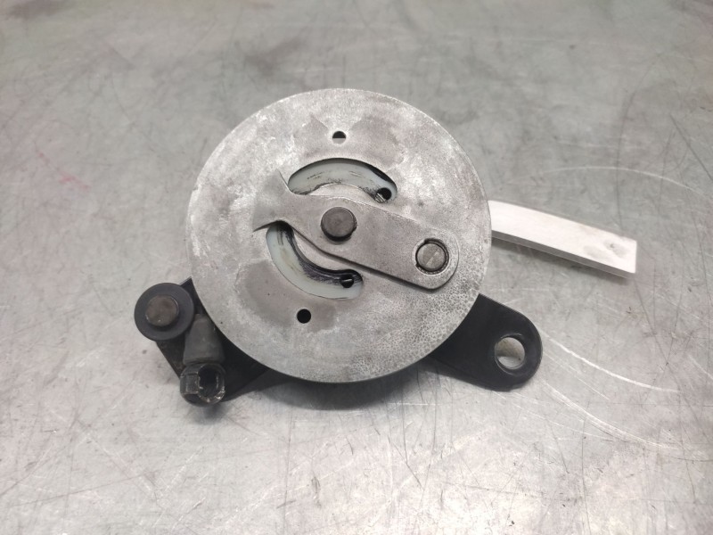 Recambio de retenedor puerta para land rover discovery v6 td se referencia OEM IAM TAPAMALETERODERECHO  