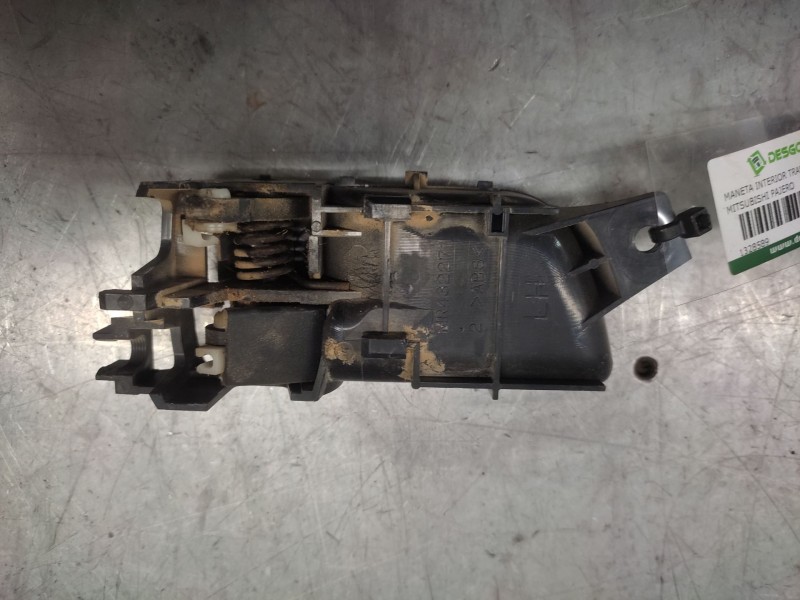 Recambio de maneta interior trasera izquierda para mitsubishi pajero -- referencia OEM IAM   