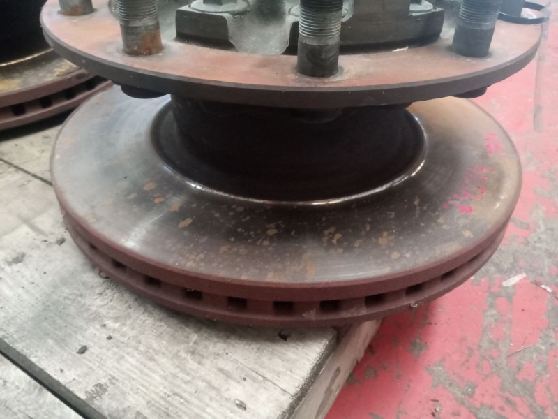 Recambio de buje trasero derecho para iveco eurocargo fg 120 e larga distancia referencia OEM IAM 7186804  