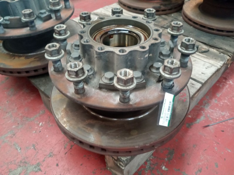 Recambio de buje trasero izquierdo para iveco eurocargo fg 120 e larga distancia referencia OEM IAM 7186804  