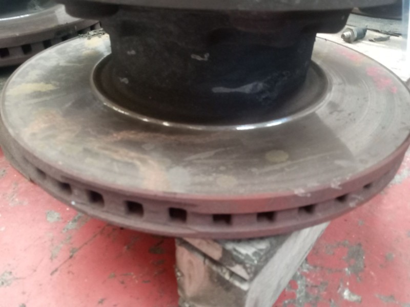 Recambio de buje trasero izquierdo para iveco eurocargo fg 120 e larga distancia referencia OEM IAM 7186804  