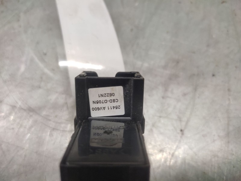 Recambio de mando elevalunas trasero derecho para nissan primera berlina (p12) acenta referencia OEM IAM 25411AV600  7 PINS