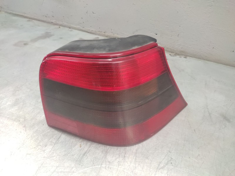 Recambio de piloto trasero derecho para volkswagen golf iv berlina (1j1) 1.6 16v referencia OEM IAM   