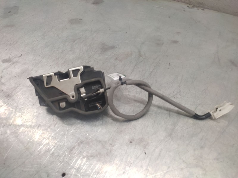 Recambio de cerradura puerta delantera derecha para bmw serie 3 berlina (e90) 320d referencia OEM IAM 7167068  