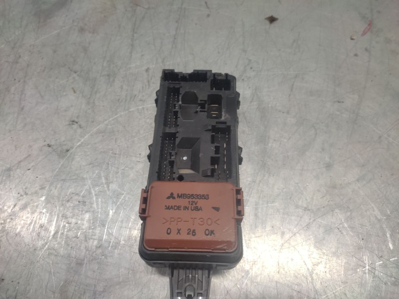 Recambio de caja reles / fusibles para mitsubishi space star (dg0) 1900 di-d referencia OEM IAM MB953355  