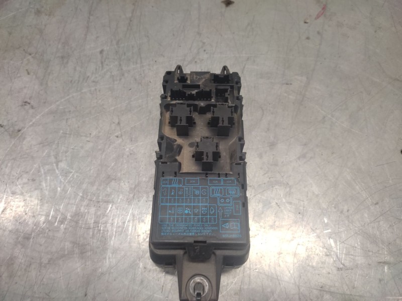 Recambio de caja reles / fusibles para mitsubishi space star (dg0) 1900 di-d referencia OEM IAM MB953355  
