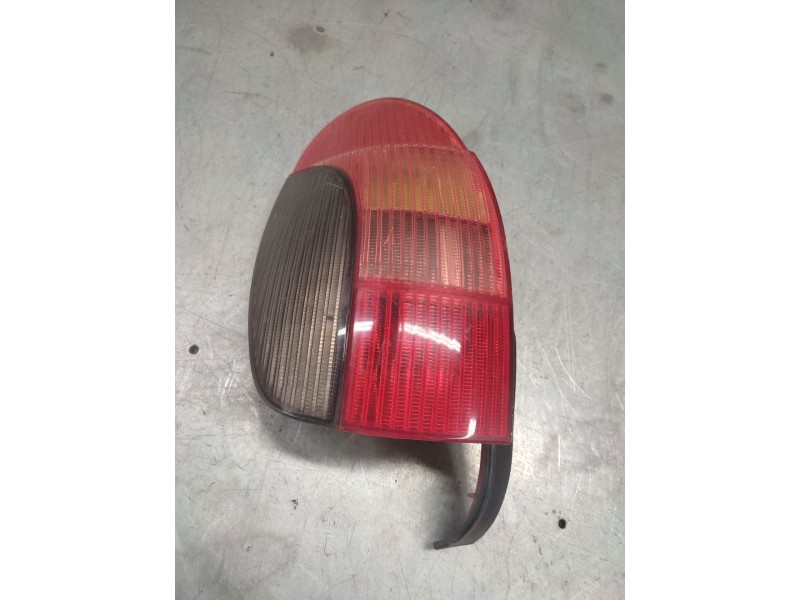 Recambio de piloto trasero izquierdo para peugeot 306 break xt referencia OEM IAM   