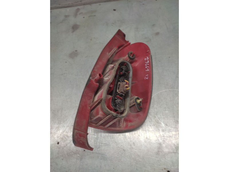 Recambio de piloto trasero izquierdo para peugeot 306 break xt referencia OEM IAM   