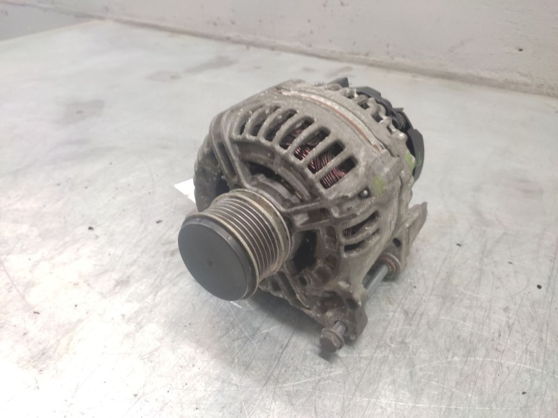 Recambio de alternador para volkswagen polo (9n1) gt referencia OEM IAM 045903023A  14V 120A