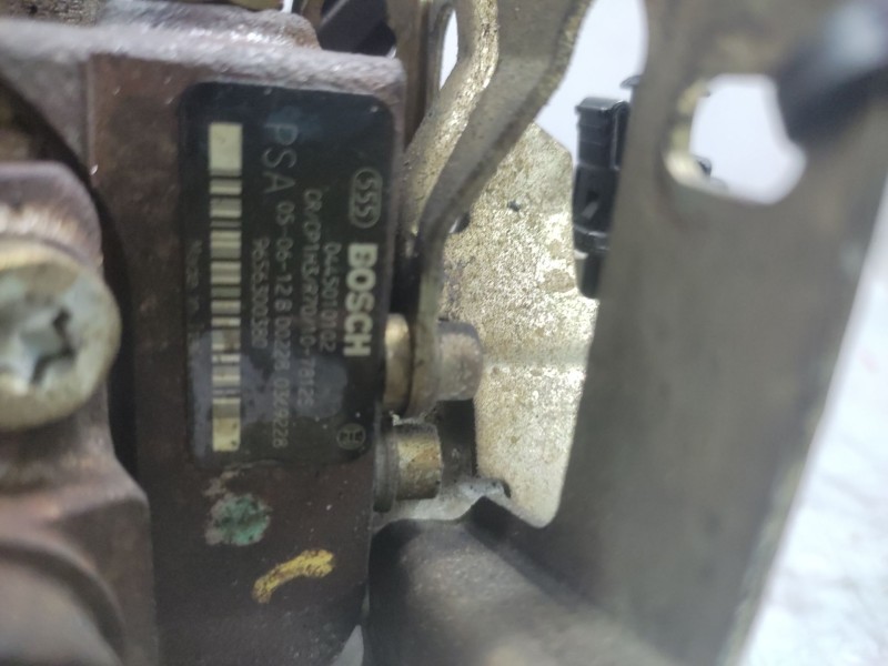 Recambio de bomba inyeccion para ford focus c-max (cap) ambiente (d) referencia OEM IAM 0445010102  9656300380