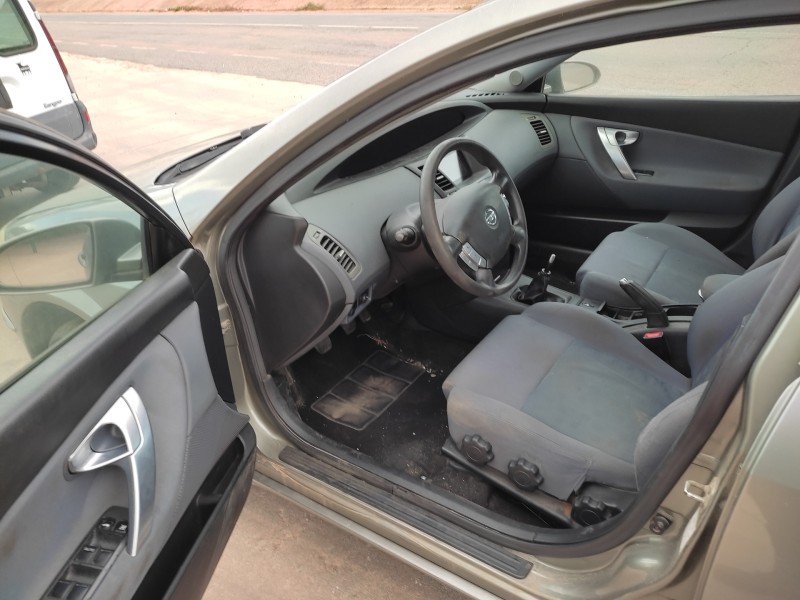 nissan primera berlina (p12) del año 2005