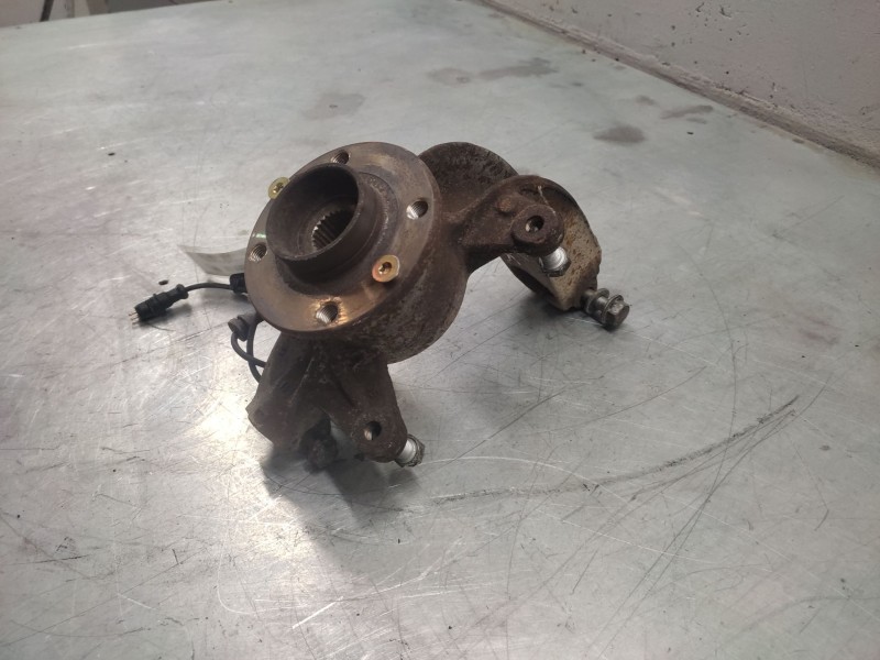 Recambio de mangueta delantera derecha para renault scenic ii 1.5 dci diesel referencia OEM IAM   