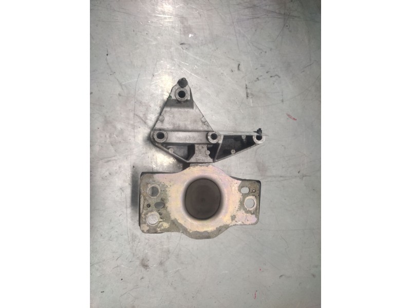 Recambio de soporte motor derecho para renault scenic ii 1.5 dci diesel referencia OEM IAM   