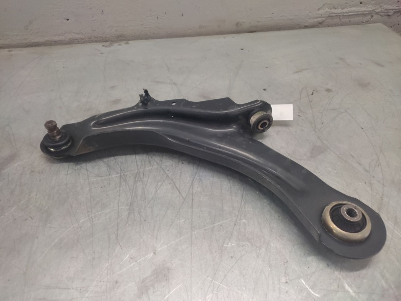Recambio de brazo suspension inferior delantero izquierdo para renault scenic ii 1.5 dci diesel referencia OEM IAM   