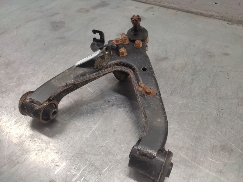 Recambio de brazo suspension superior trasero derecho para mitsubishi pajero -- referencia OEM IAM   