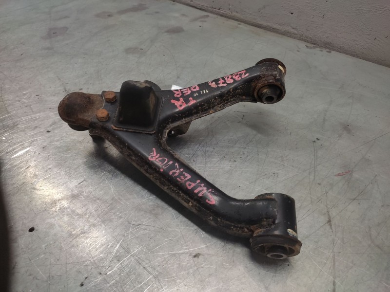 Recambio de brazo suspension superior trasero derecho para mitsubishi pajero -- referencia OEM IAM   
