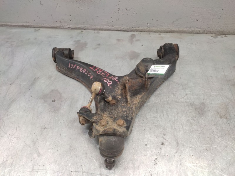 Recambio de brazo suspension inferior delantero izquierdo para mitsubishi pajero -- referencia OEM IAM   