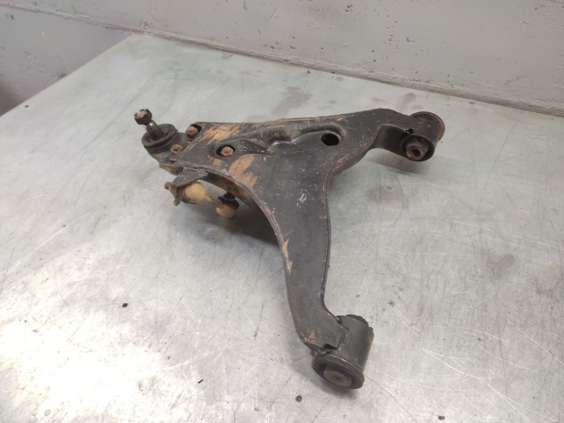 Recambio de brazo suspension inferior delantero izquierdo para mitsubishi pajero -- referencia OEM IAM   