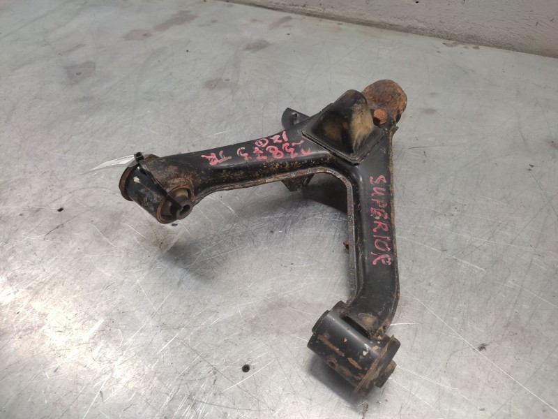 Recambio de brazo suspension superior trasero izquierdo para mitsubishi pajero -- referencia OEM IAM   