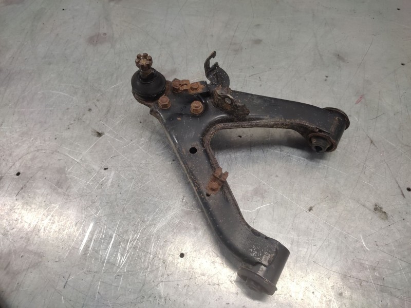 Recambio de brazo suspension superior trasero izquierdo para mitsubishi pajero -- referencia OEM IAM   