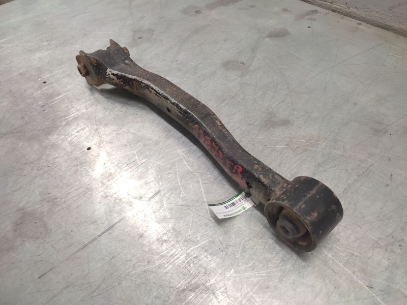 Recambio de brazo suspension inferior trasero derecho para mitsubishi pajero -- referencia OEM IAM   