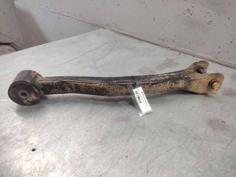Recambio de brazo suspension inferior trasero izquierdo para mitsubishi pajero -- referencia OEM IAM   
