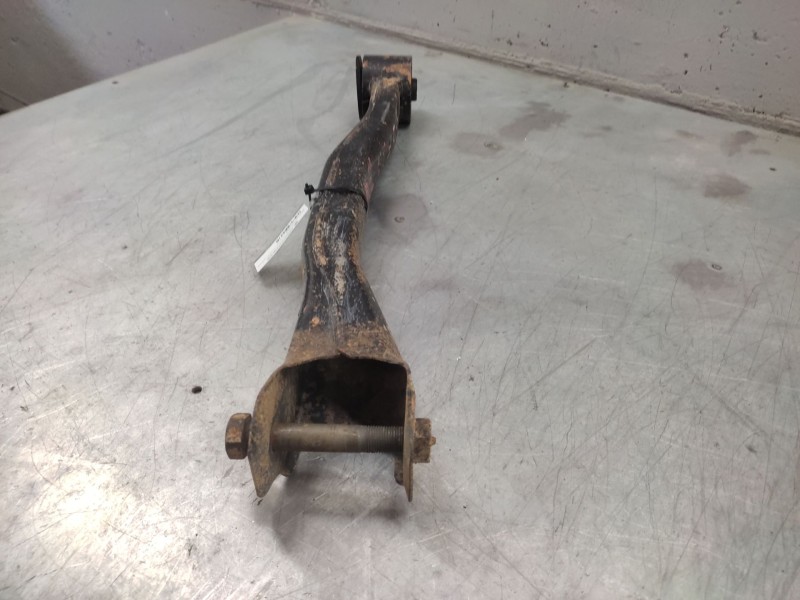 Recambio de brazo suspension inferior trasero izquierdo para mitsubishi pajero -- referencia OEM IAM   