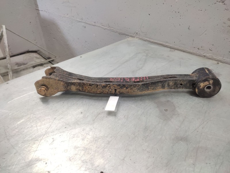 Recambio de brazo suspension inferior trasero izquierdo para mitsubishi pajero -- referencia OEM IAM   