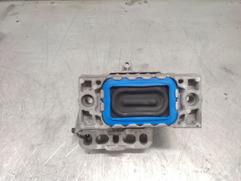 Recambio de soporte motor derecho para volkswagen caddy ka/kb (2k) furg. referencia OEM IAM 1K0199262BA  