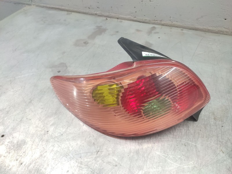 Recambio de piloto trasero izquierdo para peugeot 206 berlina xt referencia OEM IAM   