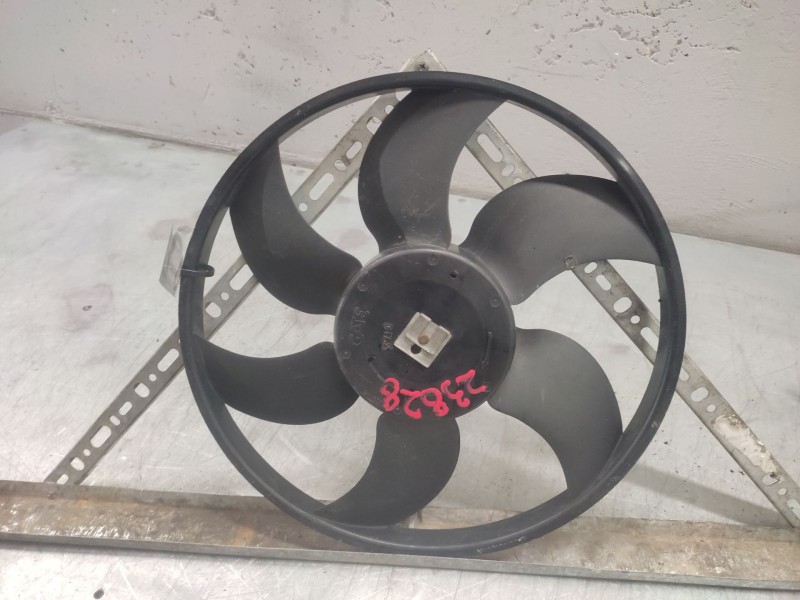 Recambio de electroventilador para opel movano combi medio 3.5t referencia OEM IAM 864110D  2 PINS