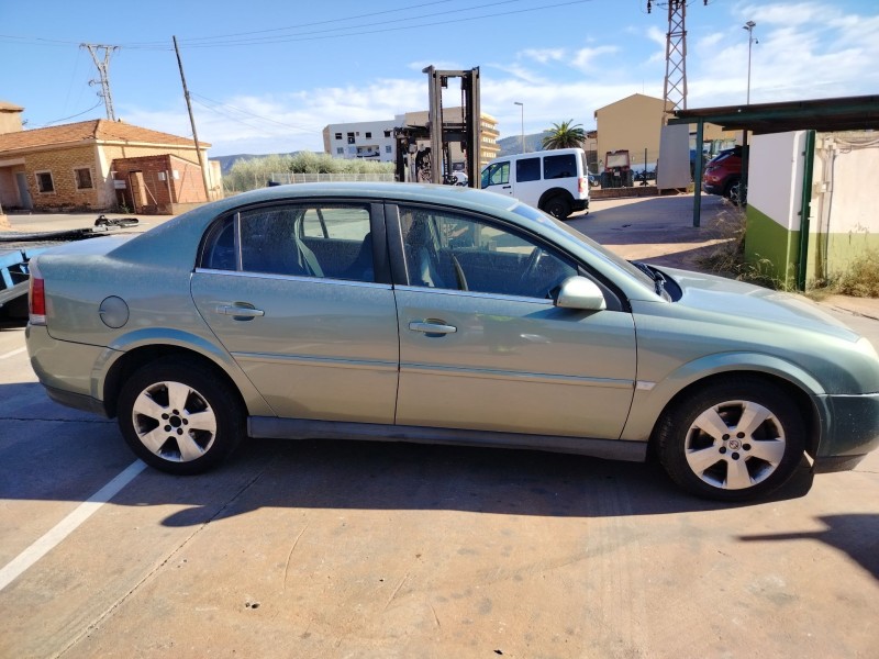 opel vectra c berlina del año 2004