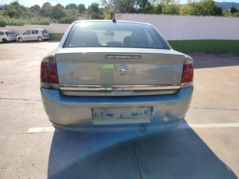 opel vectra c berlina del año 2004