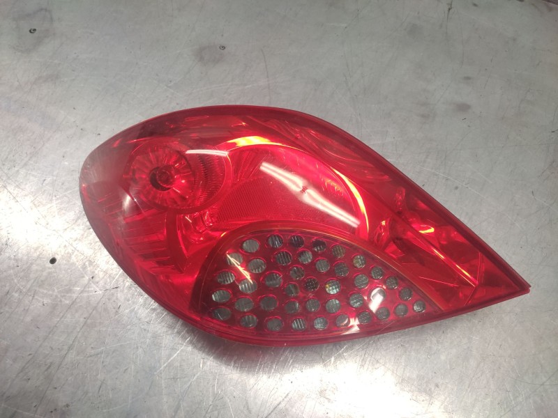 Recambio de piloto trasero izquierdo para peugeot 207 sport referencia OEM IAM   