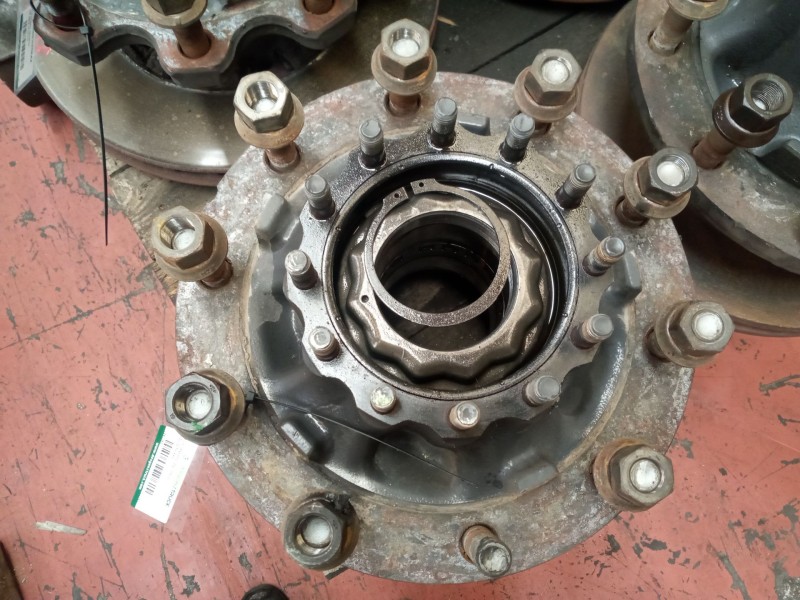 Recambio de buje trasero izquierdo para volvo fh xxx 12.8 diesel referencia OEM IAM 20720743  