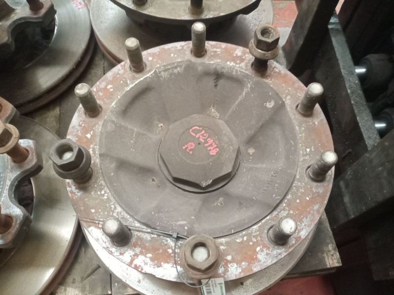 Recambio de buje delantero para renault magnum ab 2005 12.8 diesel referencia OEM IAM 7421022433  