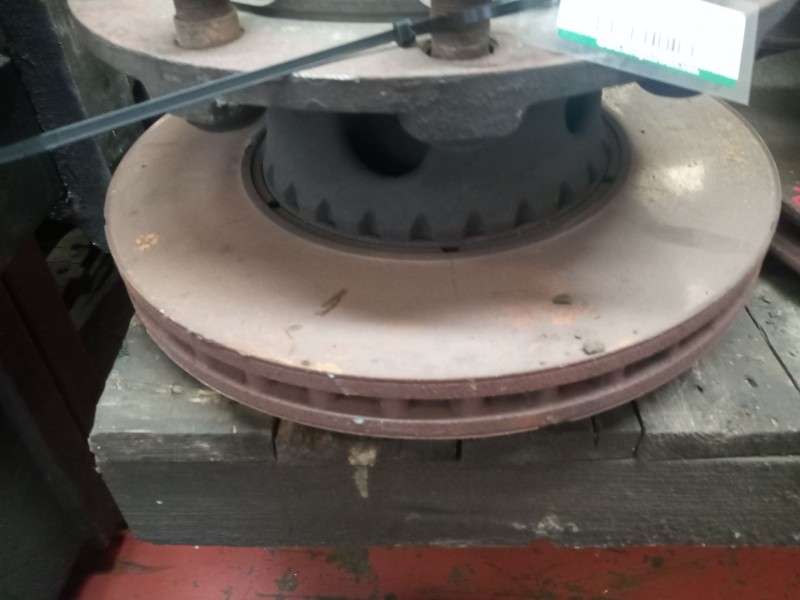 Recambio de buje delantero para renault magnum ab 2005 12.8 diesel referencia OEM IAM 7421022433  